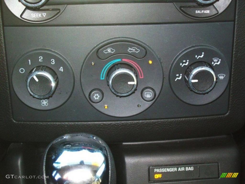2007 Pontiac G6 V6 Sedan Controls Photo #39019179