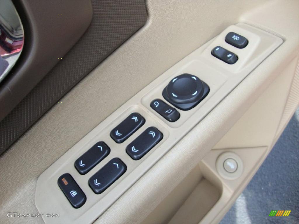 2006 Cadillac CTS Sport Sedan Controls Photo #39019503