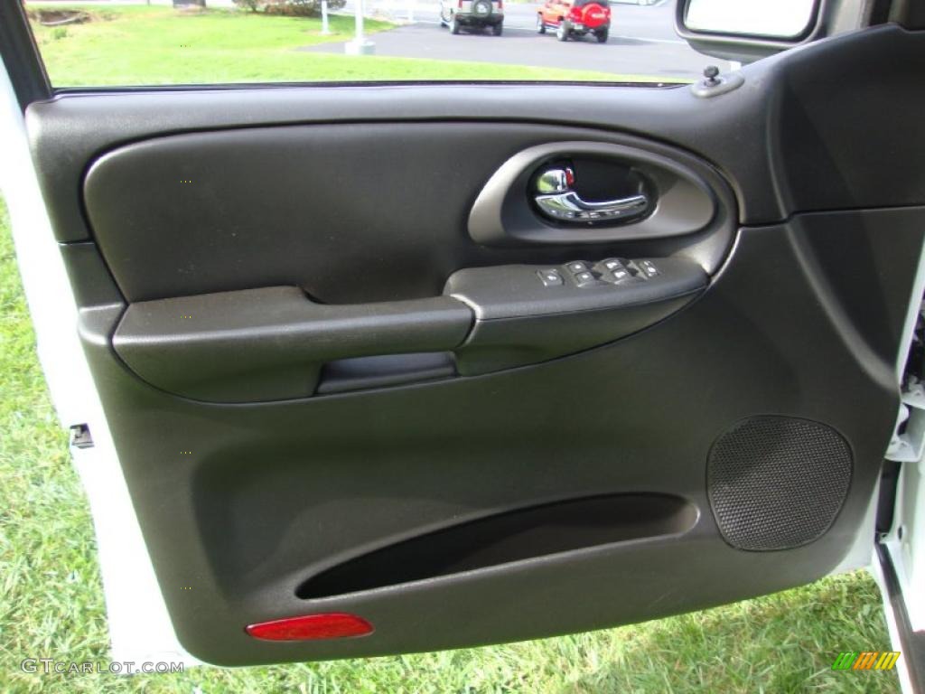 2007 Chevrolet TrailBlazer LT 4x4 Ebony Door Panel Photo #39020687