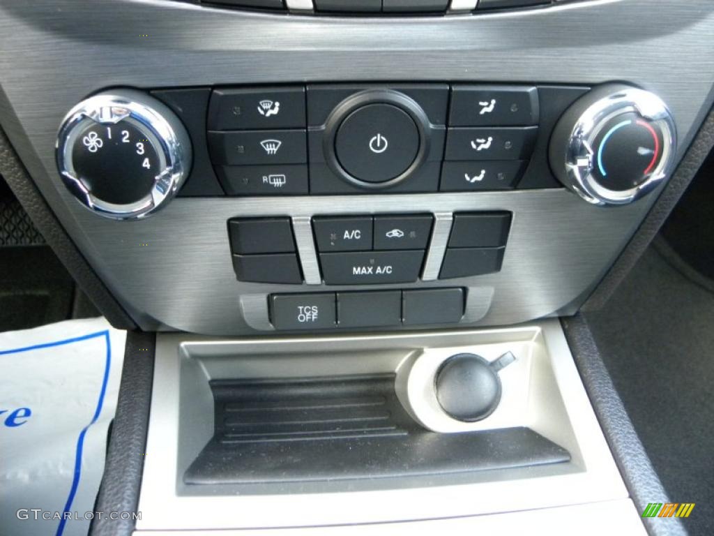 2011 Ford Fusion SE Controls Photo #39020907