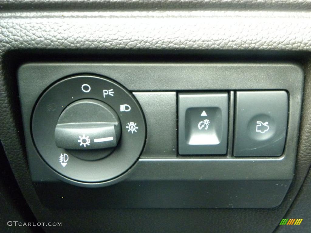 2011 Ford Fusion SE Controls Photo #39020971