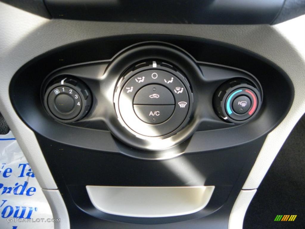 2011 Ford Fiesta S Sedan Controls Photo #39021275