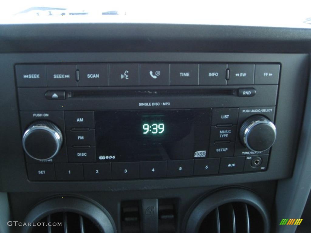 2007 Jeep Wrangler Rubicon 4x4 Controls Photo #39021759