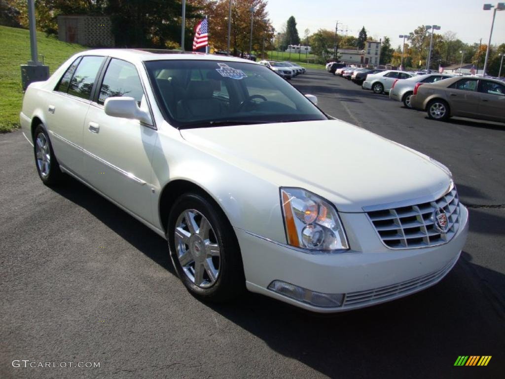 2007 DTS Sedan - White Lightning / Cashmere photo #4