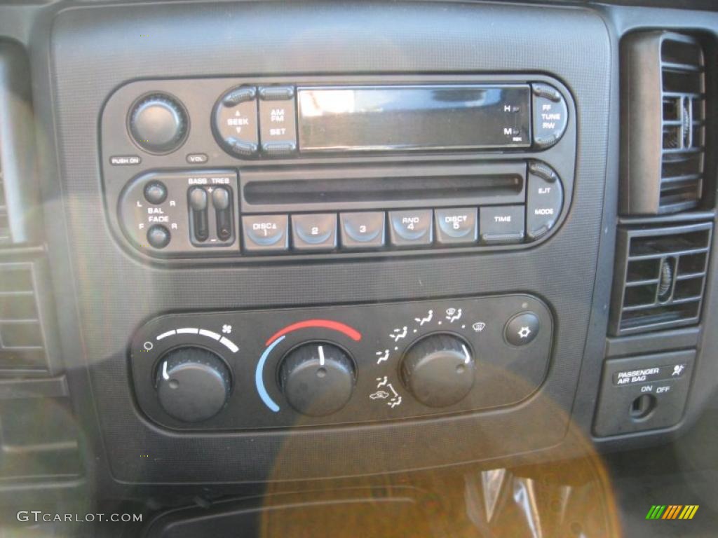 2004 Dodge Dakota Sport Regular Cab Controls Photo #39022127