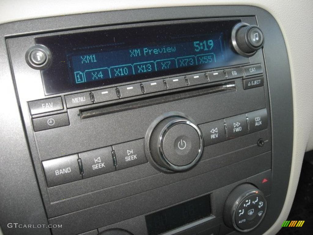 2008 Buick Lucerne CXL Controls Photo #39022719