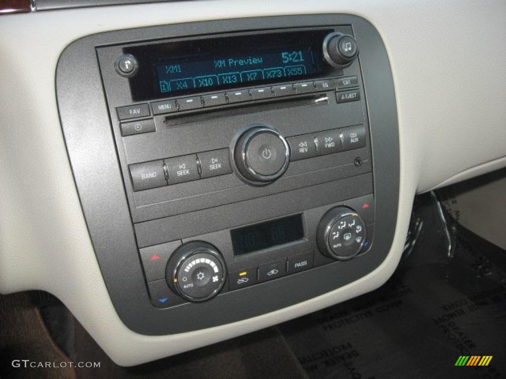 2008 Buick Lucerne CXL Controls Photo #39022887