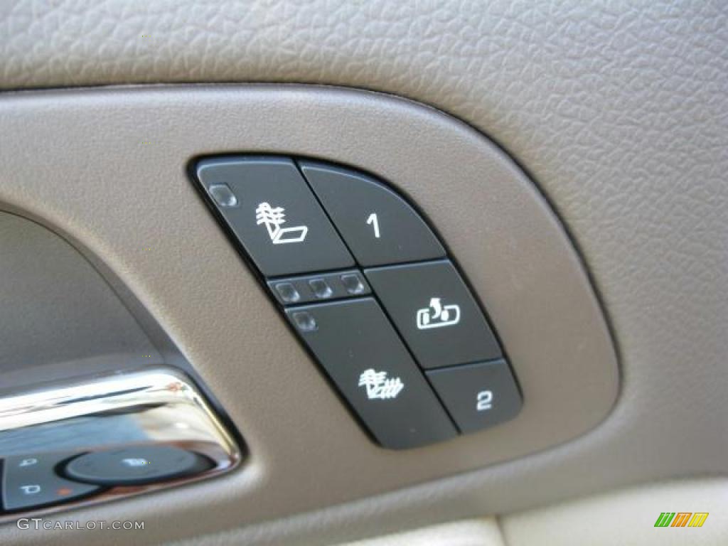 2011 Chevrolet Avalanche LT Controls Photo #39023271