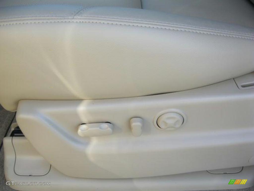 2011 Chevrolet Tahoe LTZ Controls Photo #39023747