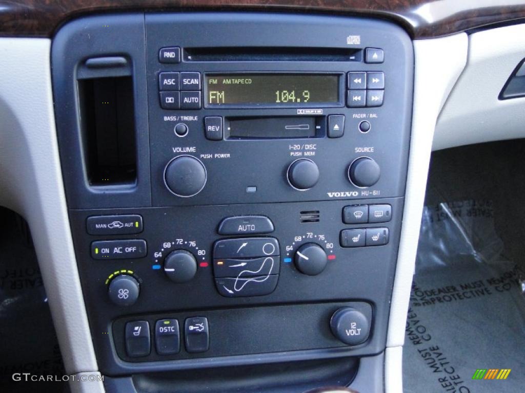 2004 Volvo S80 2.9 Controls Photo #39024383