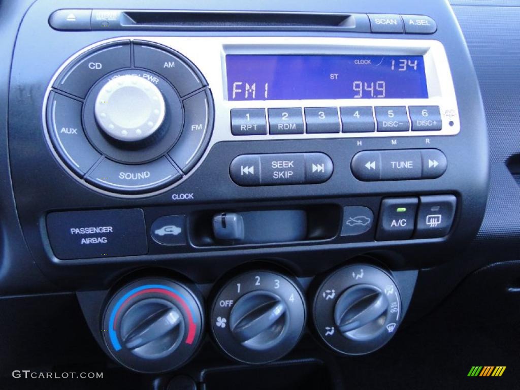 2008 Honda Fit Hatchback Controls Photo #39024899
