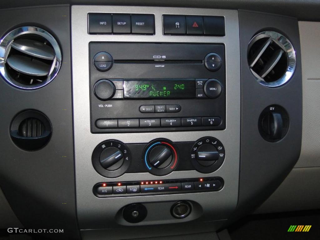 2007 Ford Expedition XLT Controls Photo #39026179