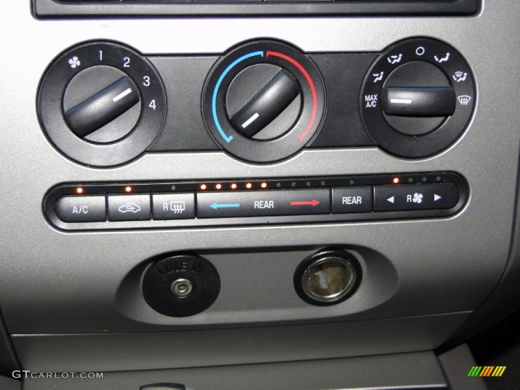 2007 Ford Expedition XLT Controls Photo #39026191