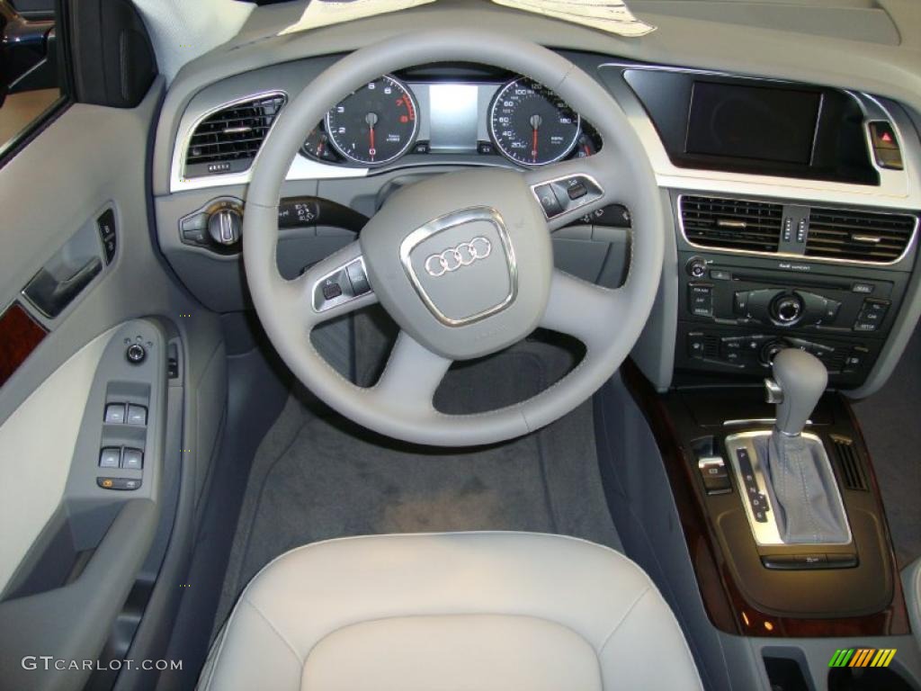 2011 Audi A4 2.0T Sedan Light Gray Steering Wheel Photo #39027549