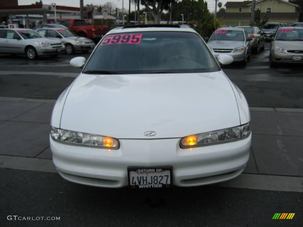 2000 Intrigue GLS - Arctic White / Dark Gray photo #2