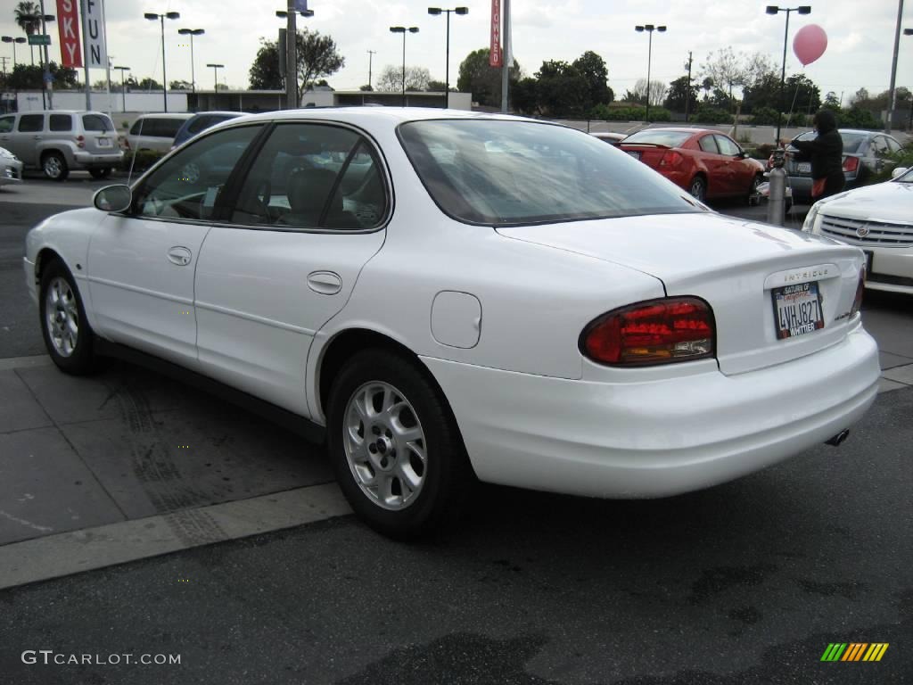 2000 Intrigue GLS - Arctic White / Dark Gray photo #4