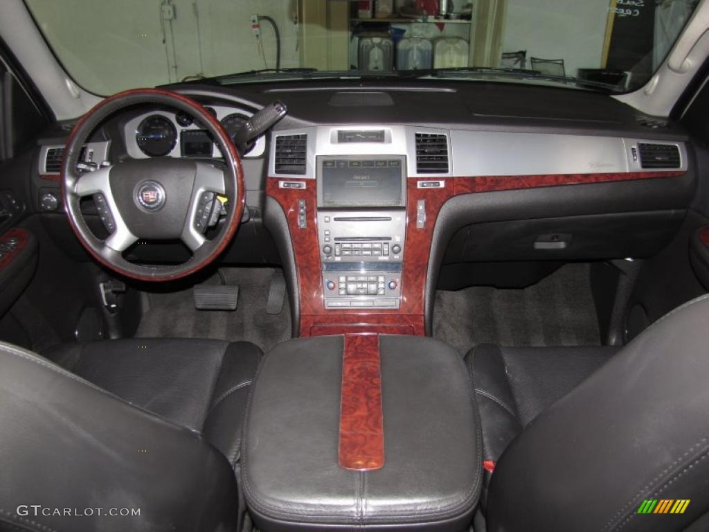 2007 Cadillac Escalade Standard Escalade Model Ebony/Ebony Dashboard Photo #39029899