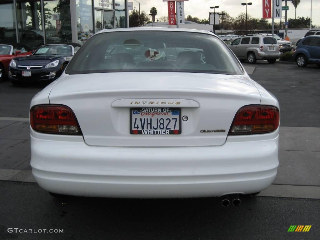 2000 Intrigue GLS - Arctic White / Dark Gray photo #5