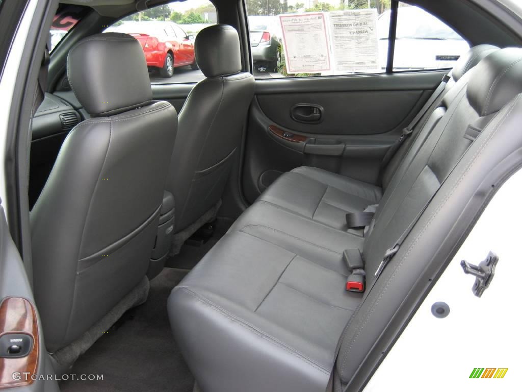 2000 Intrigue GLS - Arctic White / Dark Gray photo #14