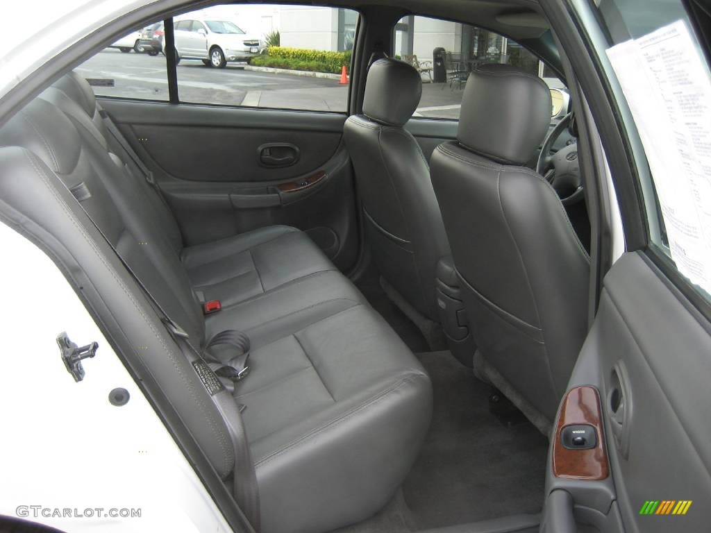 2000 Intrigue GLS - Arctic White / Dark Gray photo #15