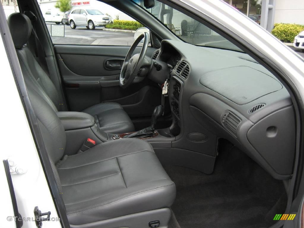 2000 Intrigue GLS - Arctic White / Dark Gray photo #16