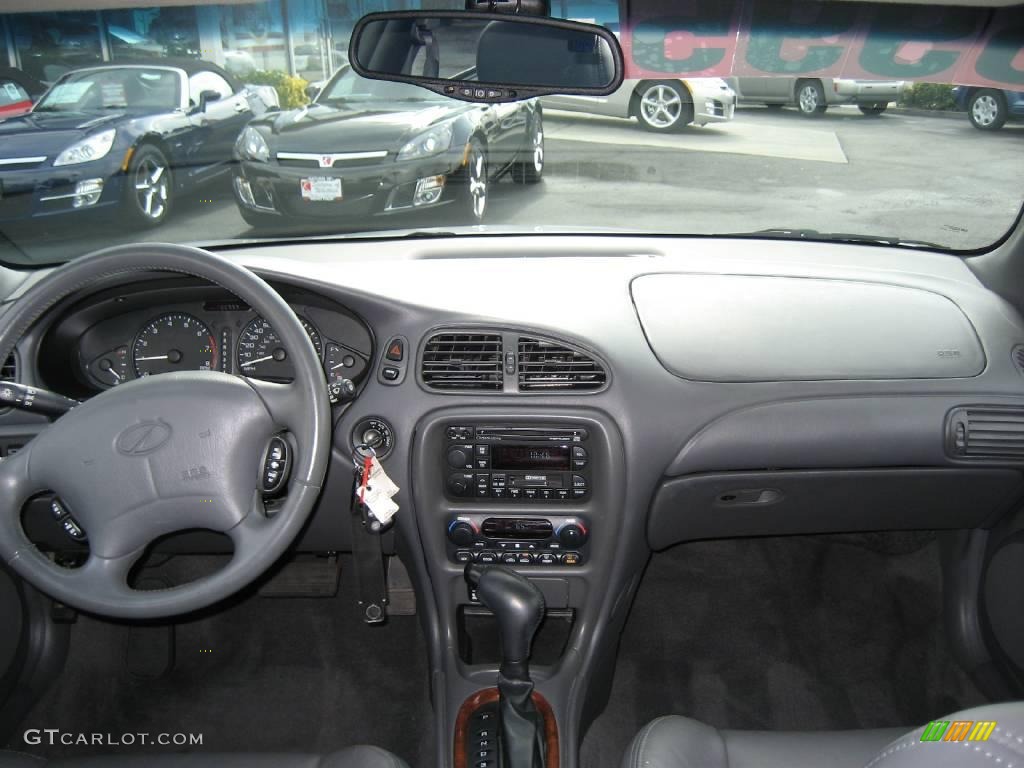 2000 Intrigue GLS - Arctic White / Dark Gray photo #19