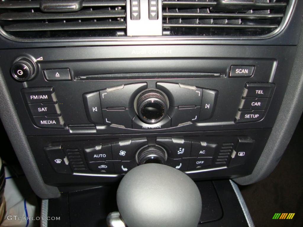 2011 Audi A4 2.0T quattro Avant Controls Photo #39031427