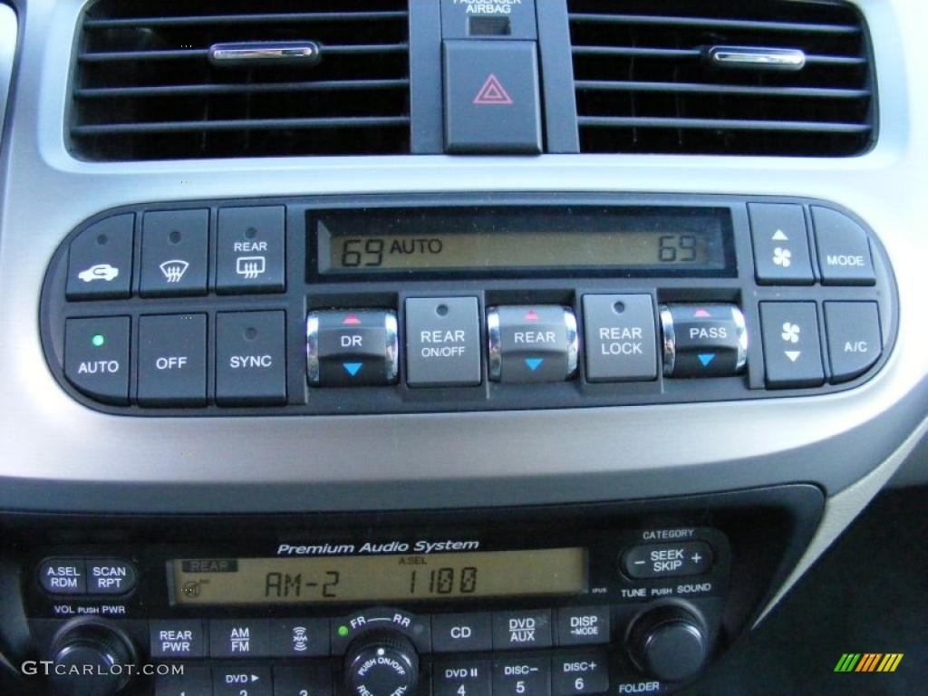 2008 Honda Odyssey Touring Controls Photo #39031455