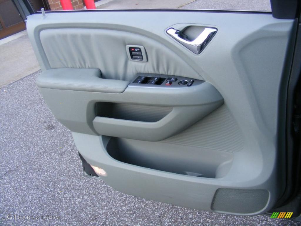 2008 Honda Odyssey Touring Gray Door Panel Photo #39031567