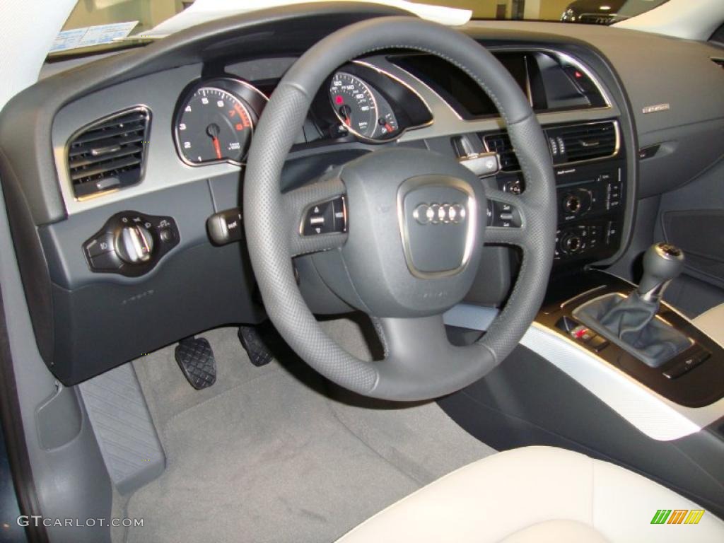 2011 Audi A5 2.0T quattro Coupe Light Grey Steering Wheel Photo #39034037