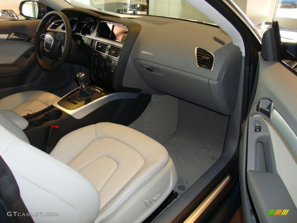 Light Grey Interior 2011 Audi A5 2.0T quattro Coupe Photo #39034137