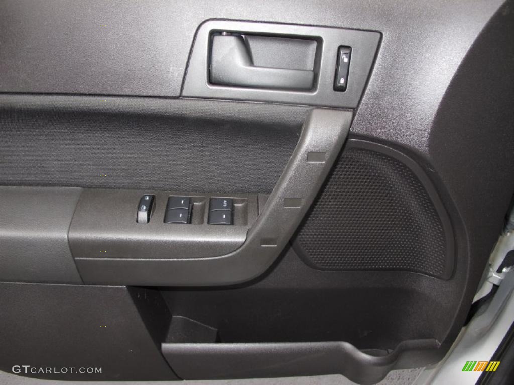 2008 Ford Focus SE Sedan Charcoal Black Door Panel Photo #39035467