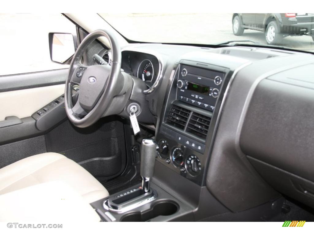 2008 Explorer XLT 4x4 - Black / Black/Stone photo #5