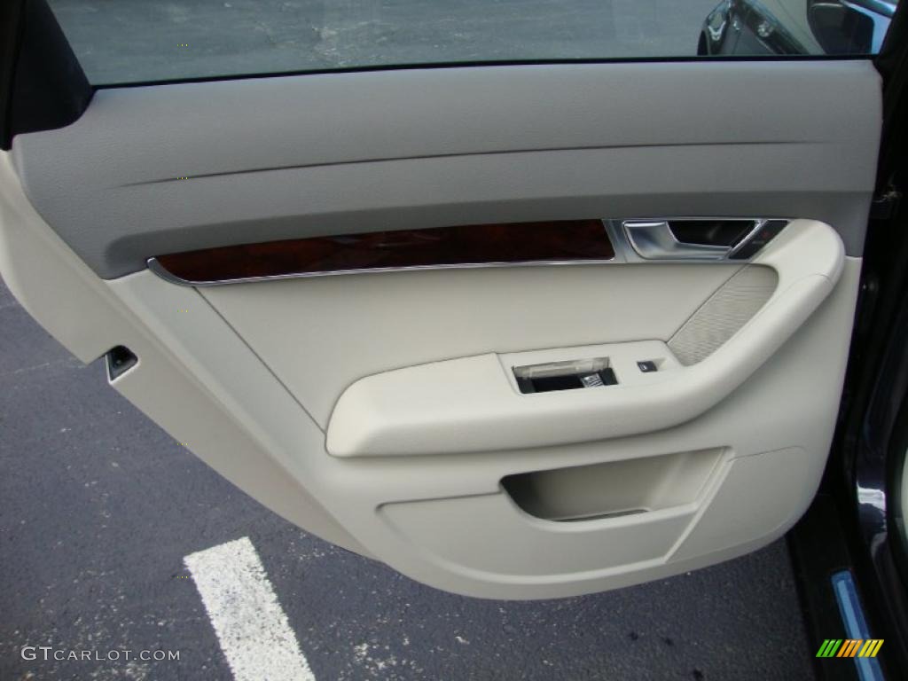 2011 Audi A6 3.0T quattro Sedan Light Gray Door Panel Photo #39036447