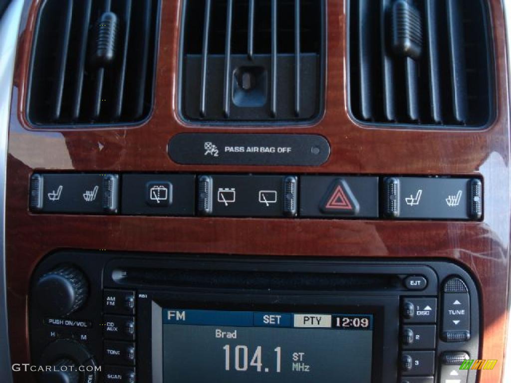 2007 Chrysler Town & Country Limited Controls Photo #39037575