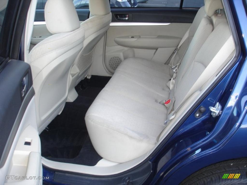Warm Ivory Interior 2010 Subaru Outback 2.5i Premium Wagon Photo #39037675