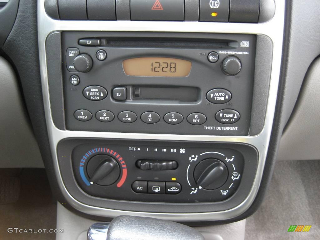2005 L Series L300 Sedan - Silver Platinum / Grey photo #17