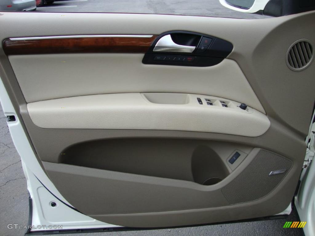 2009 Audi Q7 3.6 quattro Door Panel Photos