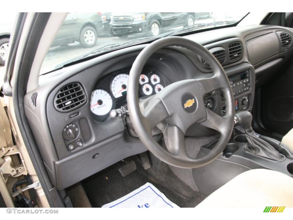 Light Cashmere/Ebony Interior 2005 Chevrolet TrailBlazer LS 4x4 Photo #39042959