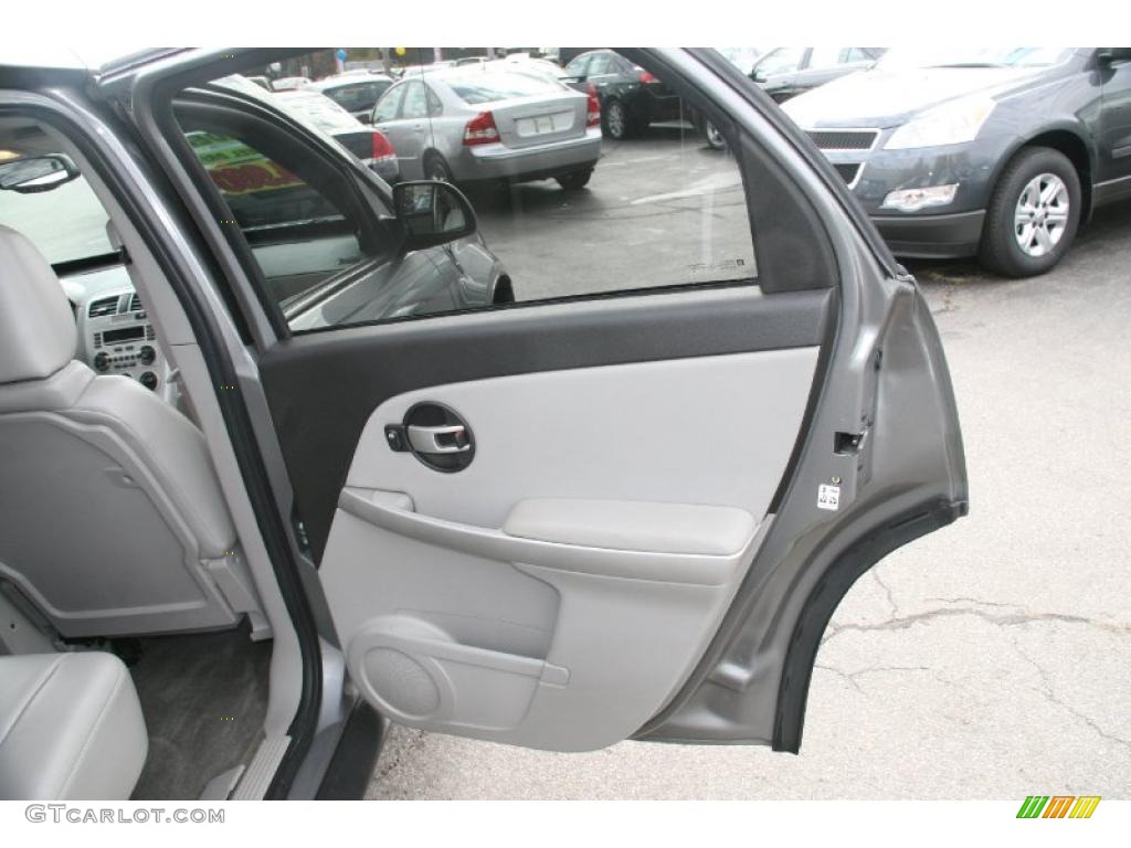 2005 Chevrolet Equinox LT AWD Light Gray Door Panel Photo #39043307