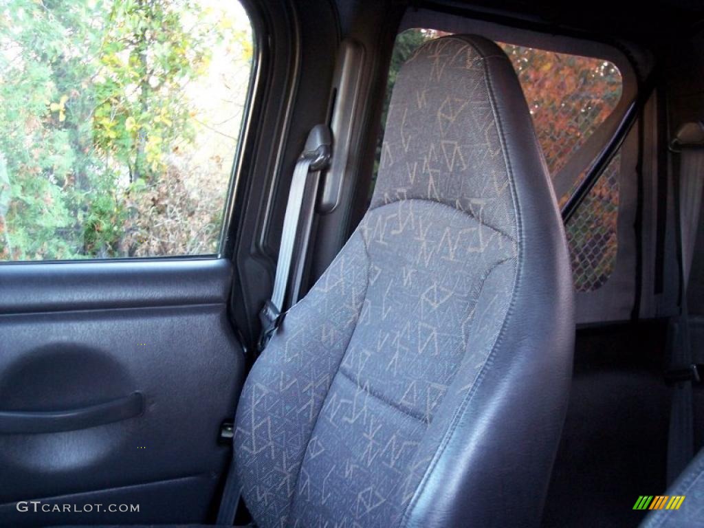 2002 Wrangler SE 4x4 - Black / Agate Black photo #34