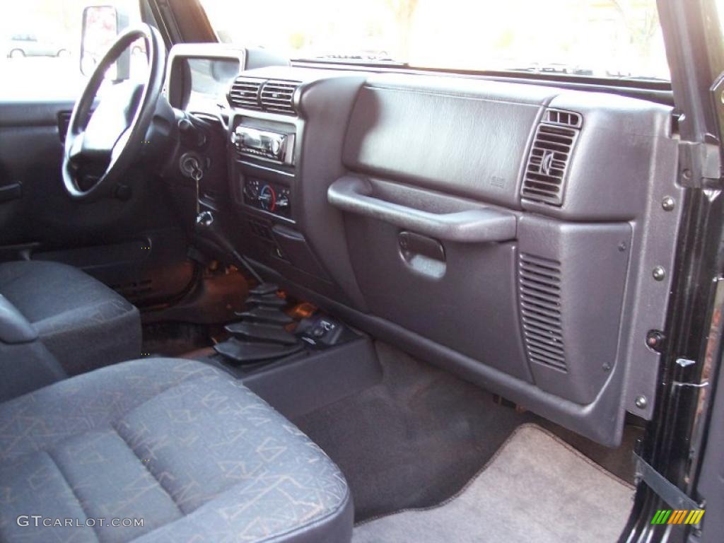 2002 Wrangler SE 4x4 - Black / Agate Black photo #35
