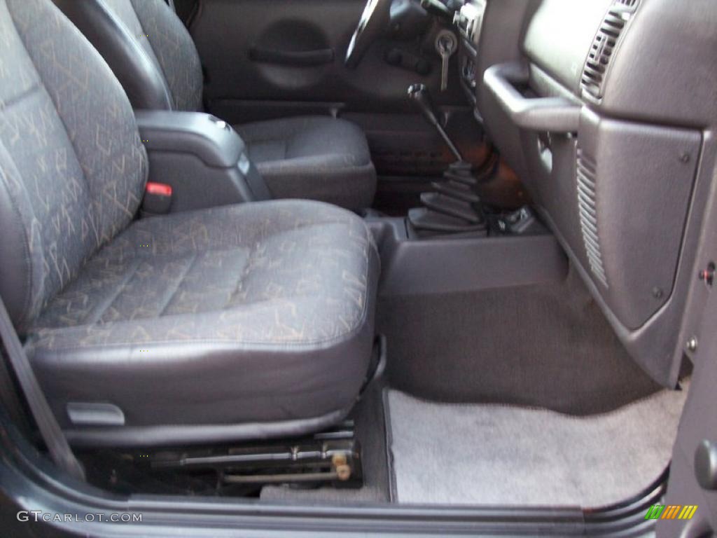 2002 Wrangler SE 4x4 - Black / Agate Black photo #36