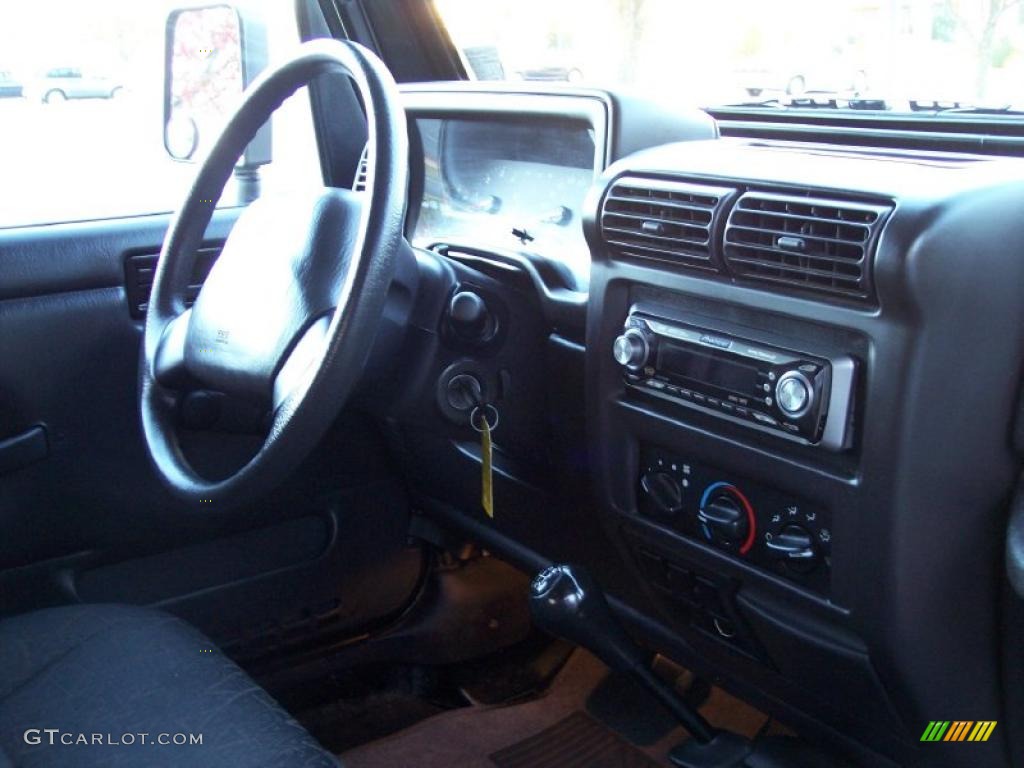 2002 Wrangler SE 4x4 - Black / Agate Black photo #42