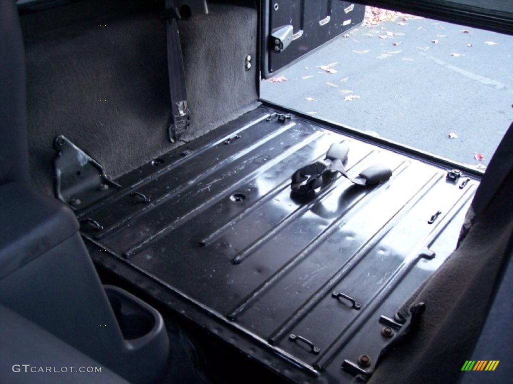 2002 Jeep Wrangler SE 4x4 Trunk Photo #39043495