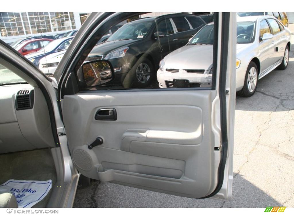 2004 Chevrolet Colorado Regular Cab Medium Dark Pewter Door Panel Photo #39044127
