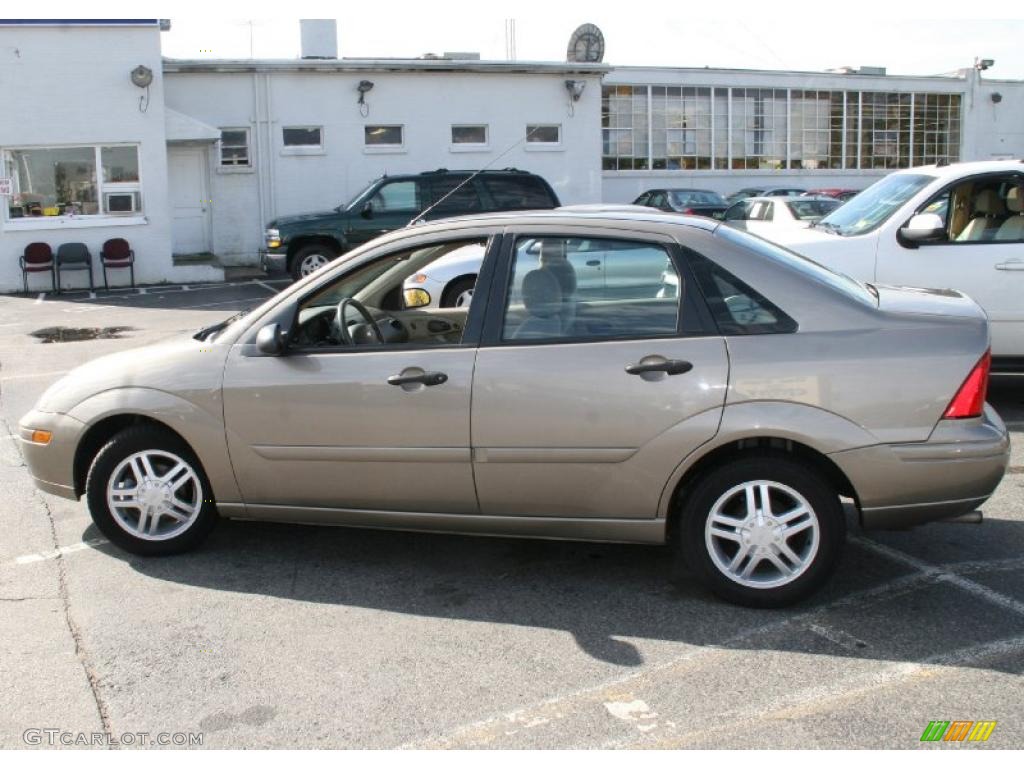 2004 Focus SE Sedan - Arizona Beige Metallic / Medium Parchment photo #8