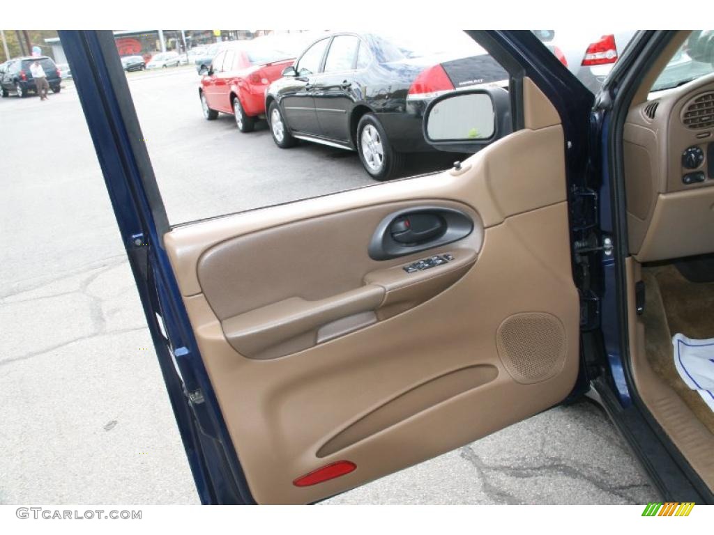 2003 Chevrolet TrailBlazer LS 4x4 Medium Oak Door Panel Photo #39045144