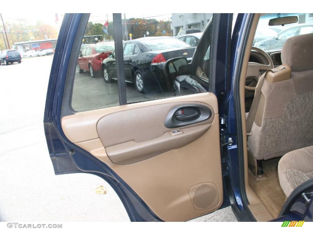 2003 Chevrolet TrailBlazer LS 4x4 Medium Oak Door Panel Photo #39045156