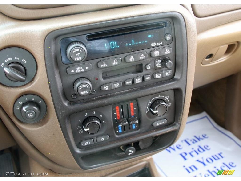 2003 Chevrolet TrailBlazer LS 4x4 Controls Photo #39045240